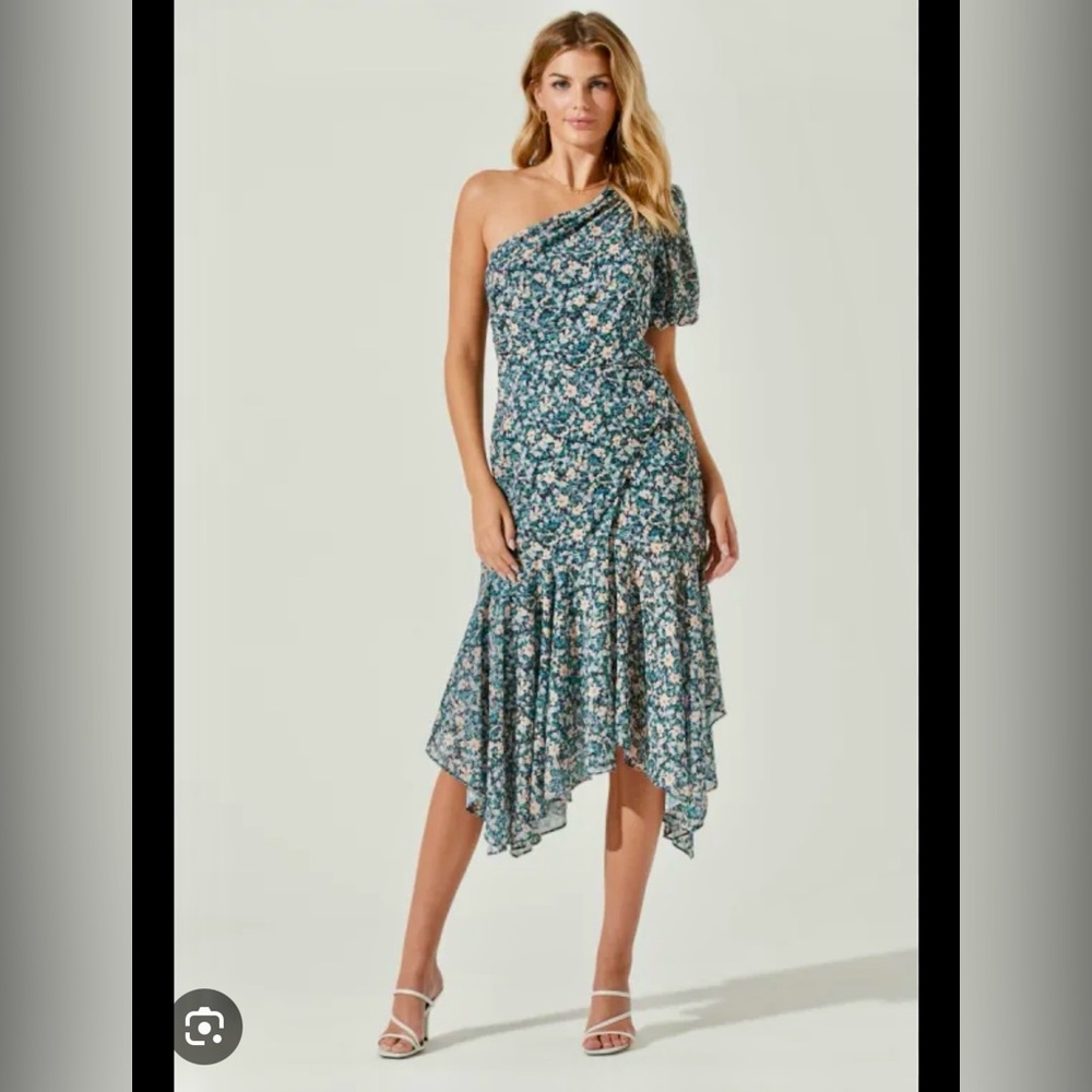 Astr the label Santorini Dress Blue & Peach Multi Floral in size small